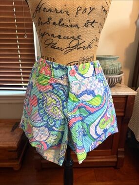 Lilly Pulitzer women’s Green Floral Callahan Shorts - Size 12